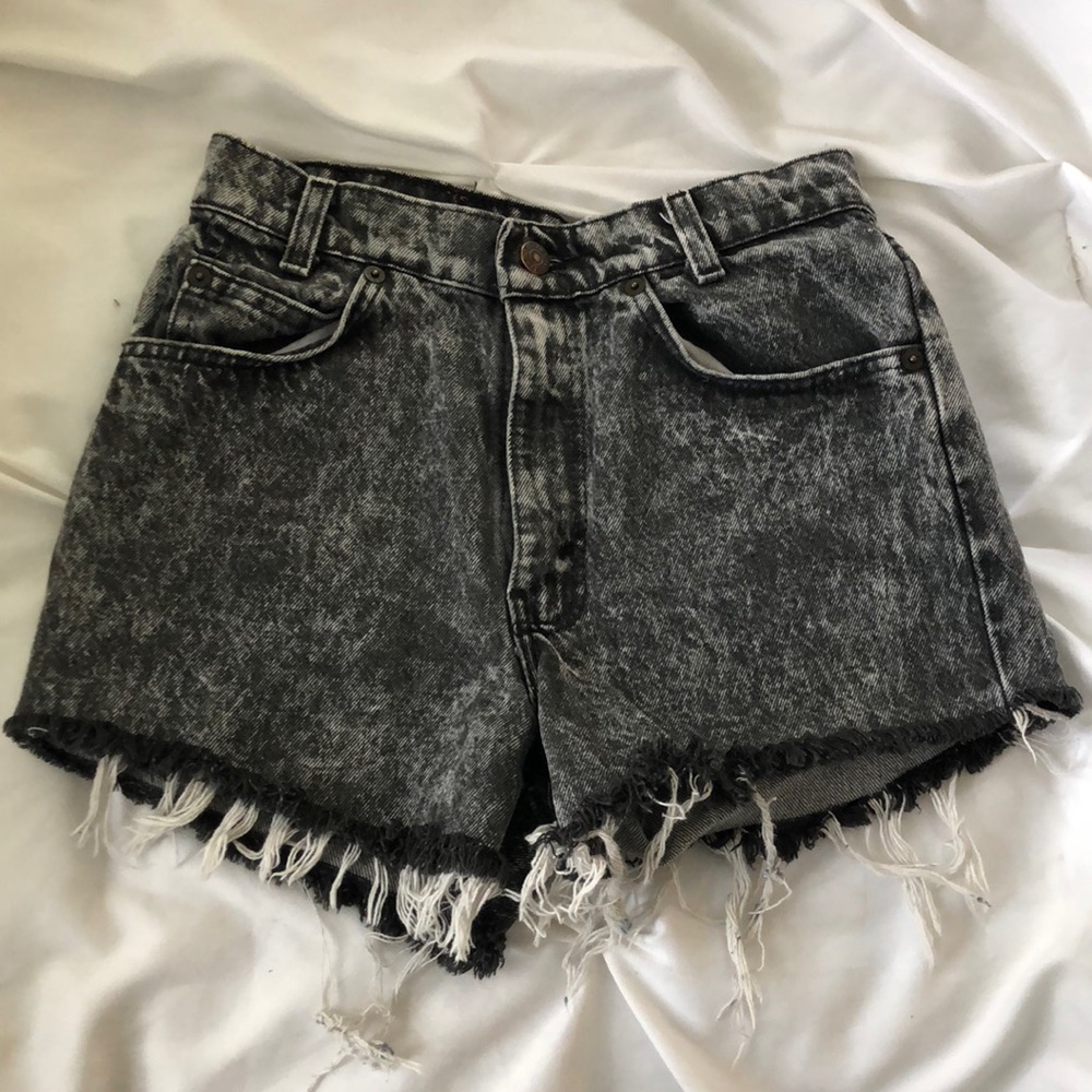 Black light acid wash Levi high waisted shorts!